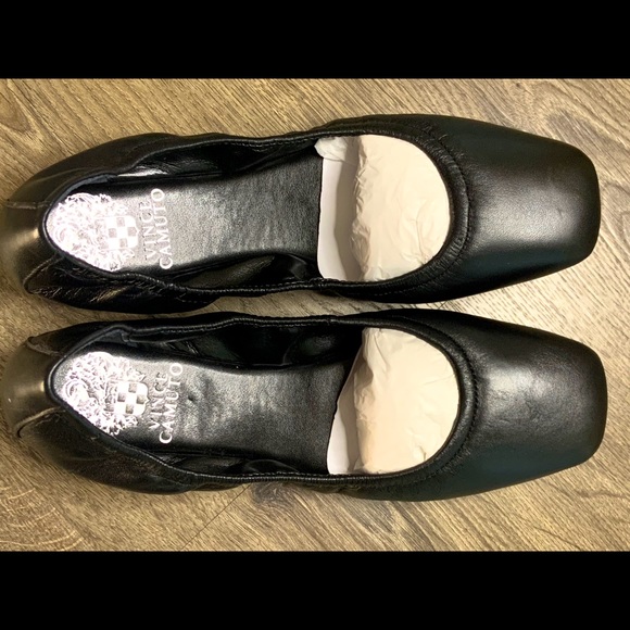 Vince Camuto Shoes - New Vince Camuto suede sandal